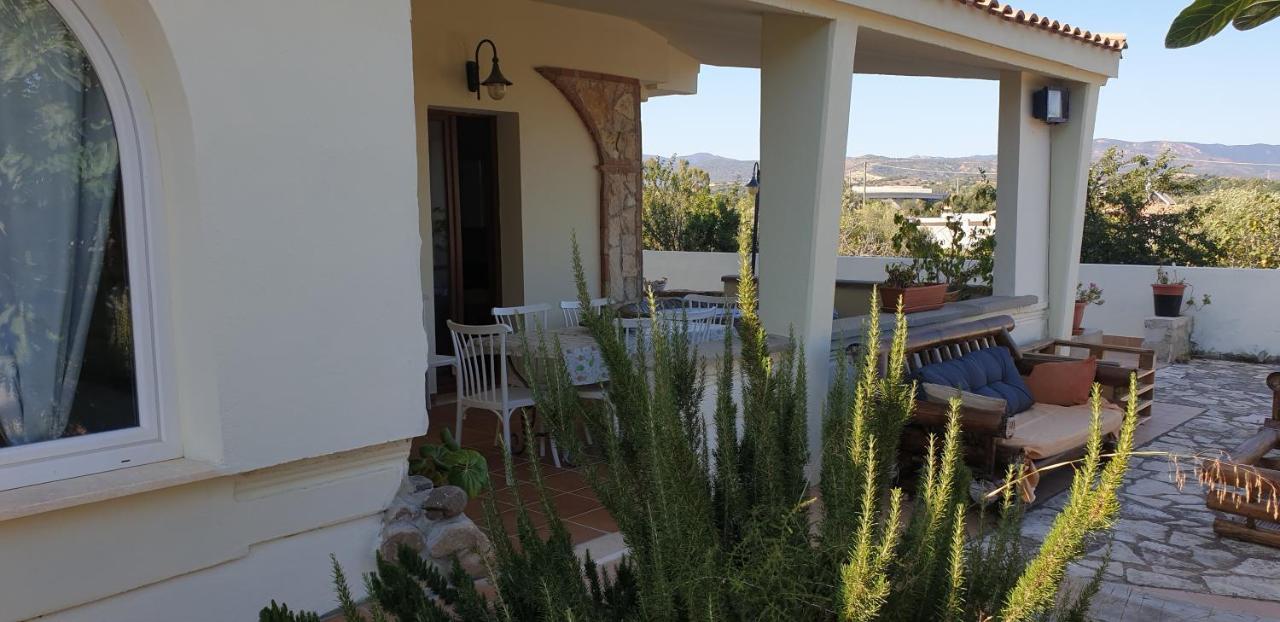 Villa Renzo E Lucia Sant Isidoro  Exteriör bild