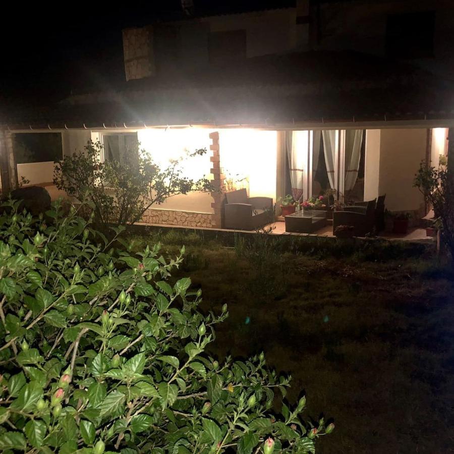 Villa Renzo E Lucia Sant Isidoro  Exteriör bild