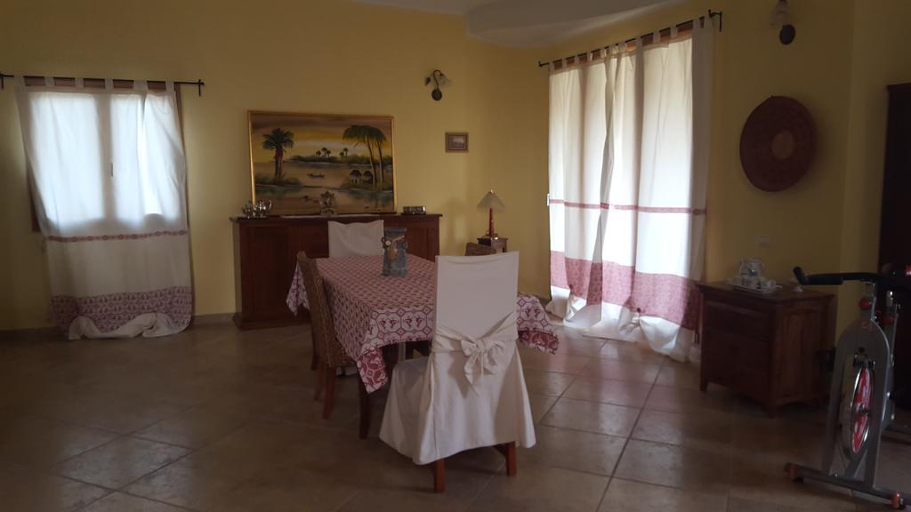 Villa Renzo E Lucia Sant Isidoro  Exteriör bild