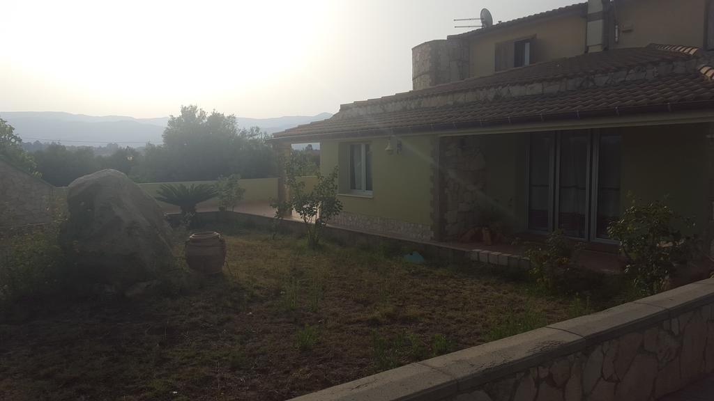 Villa Renzo E Lucia Sant Isidoro  Exteriör bild