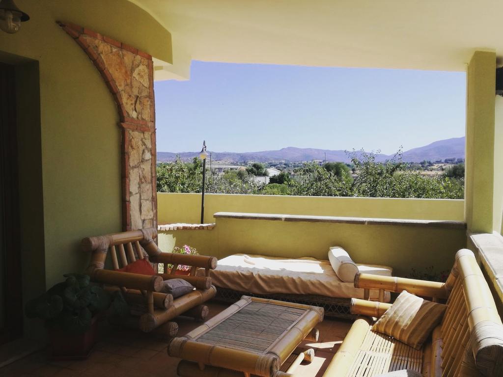 Villa Renzo E Lucia Sant Isidoro  Exteriör bild