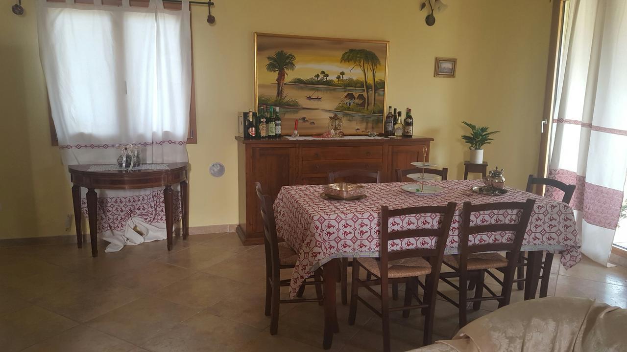 Villa Renzo E Lucia Sant Isidoro  Exteriör bild