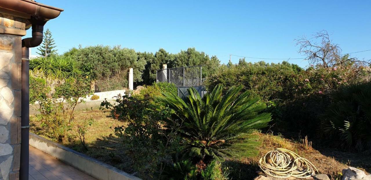 Villa Renzo E Lucia Sant Isidoro  Exteriör bild