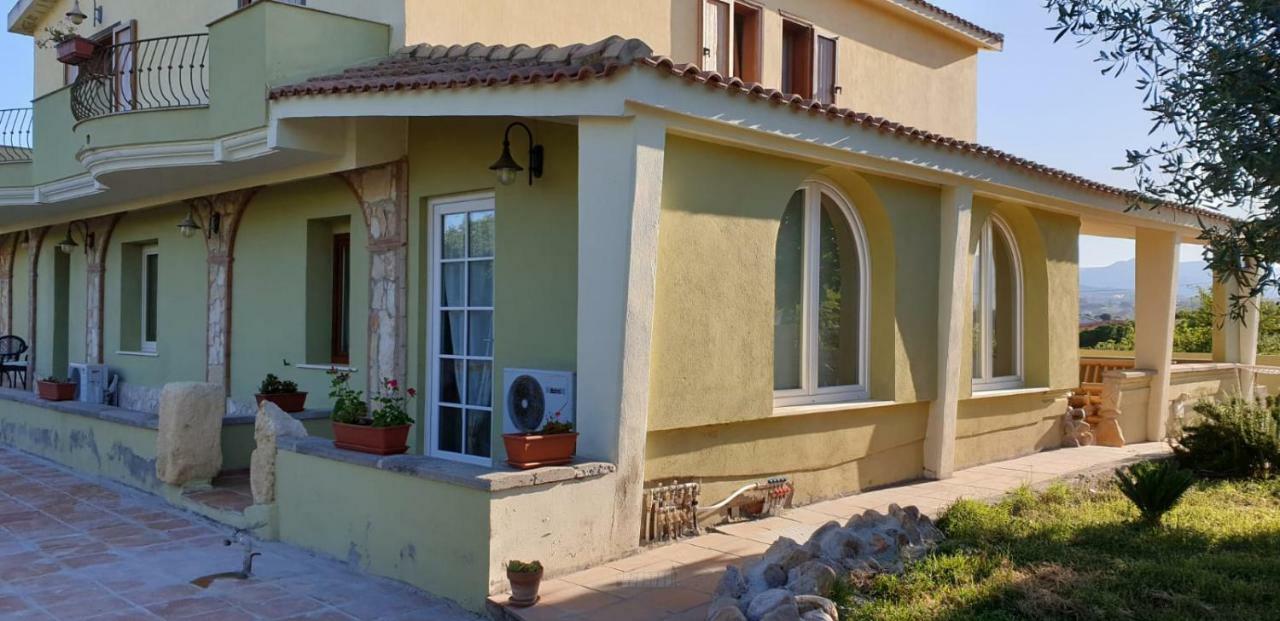 Villa Renzo E Lucia Sant Isidoro  Exteriör bild