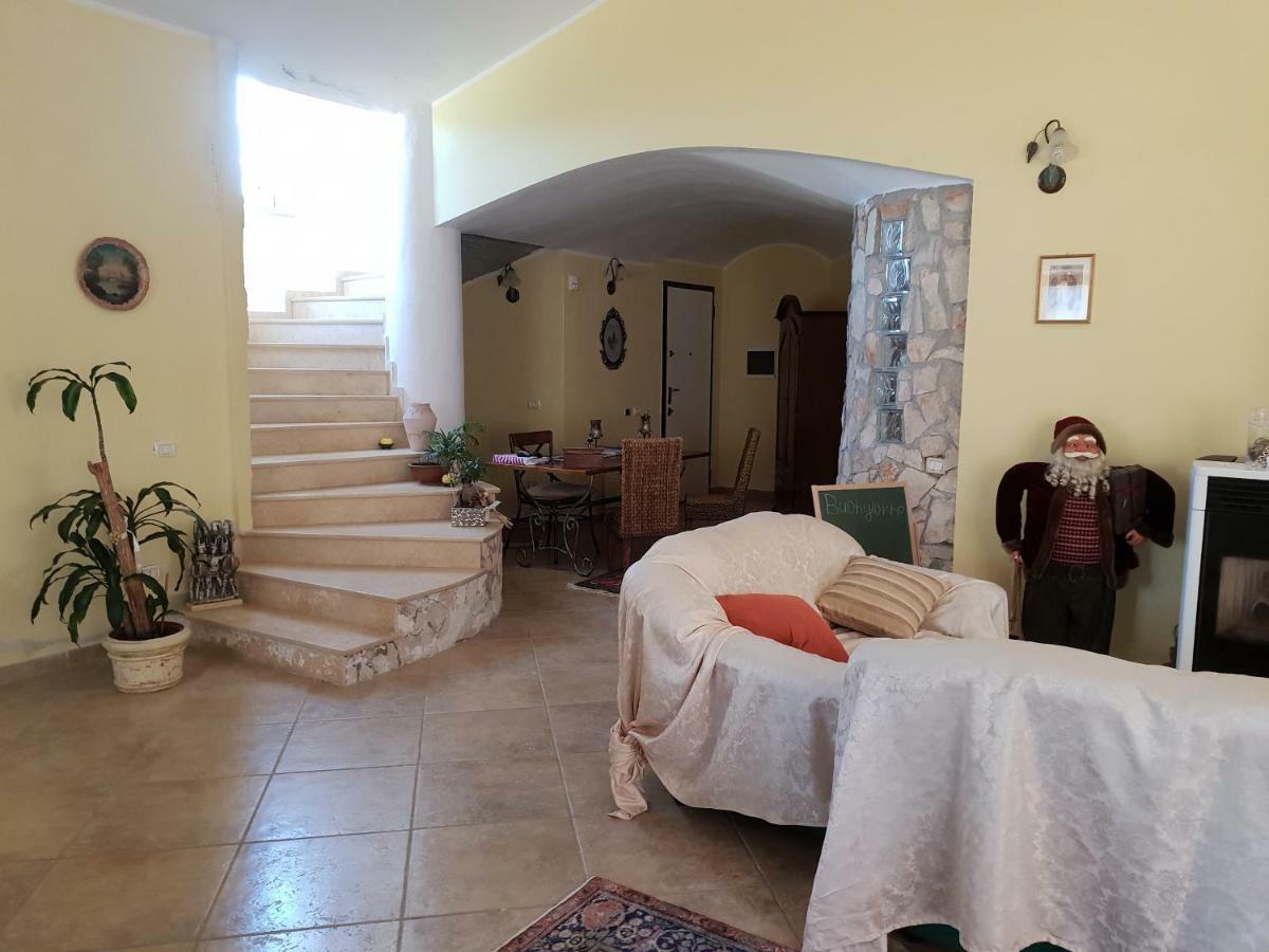Villa Renzo E Lucia Sant Isidoro  Exteriör bild