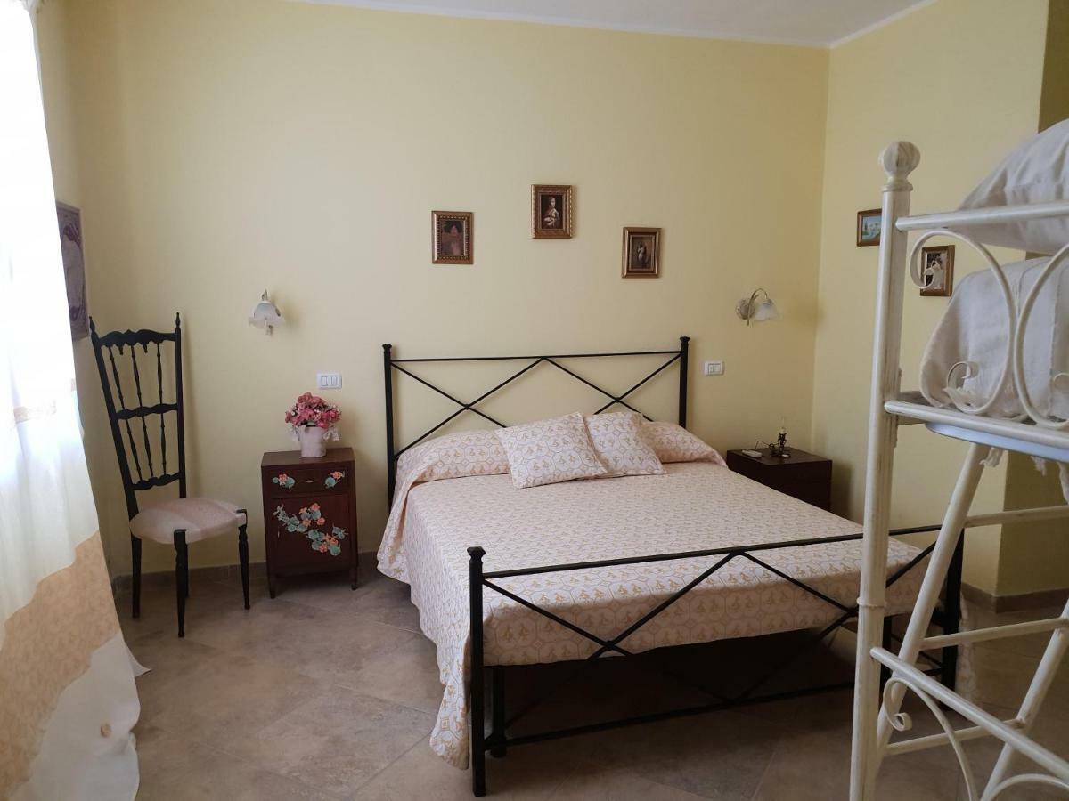 Villa Renzo E Lucia Sant Isidoro  Exteriör bild