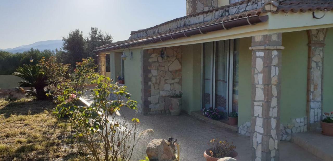 Villa Renzo E Lucia Sant Isidoro  Exteriör bild