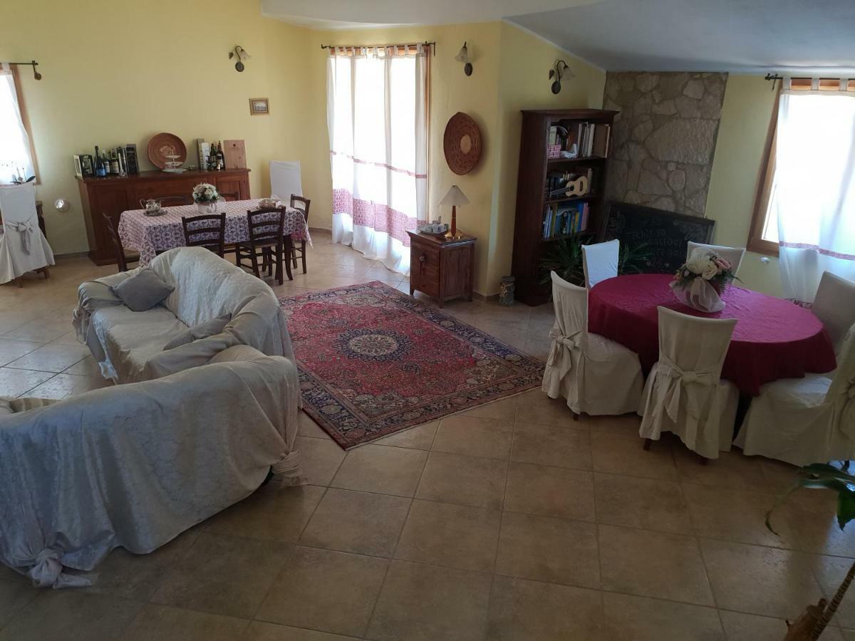 Villa Renzo E Lucia Sant Isidoro  Exteriör bild