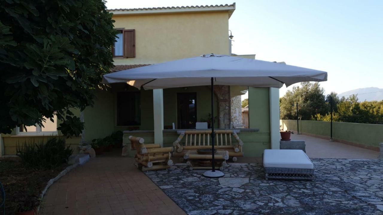Villa Renzo E Lucia Sant Isidoro  Exteriör bild