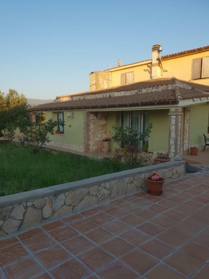 Villa Renzo E Lucia Sant Isidoro  Exteriör bild